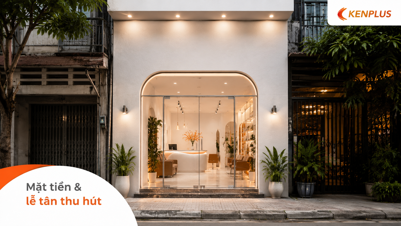 Mặt tiền spa salon tóc hiện đại tại Đà Nẵng với cửa kính, ánh sáng ấm và thiết kế gần gũi thực tế.