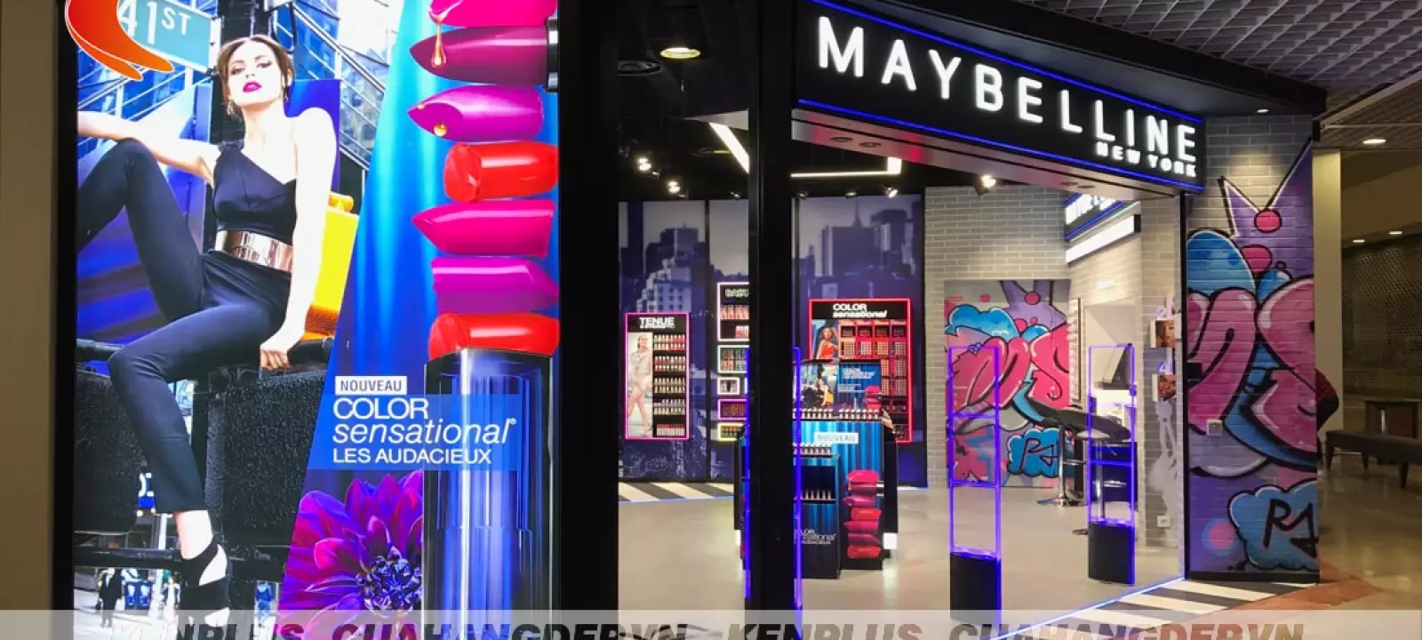 Mẫu thiết kế cửa hàng mỹ phẩm Maybelline