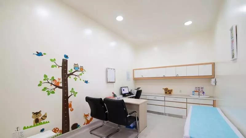 Top 5 mẫu thiết kế phòng khám nhi đẹp hiện đại thu hút trẻ em